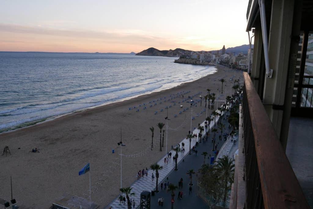 Levante Beach Front Of The Sea Estacha Benidorm Buitenkant foto