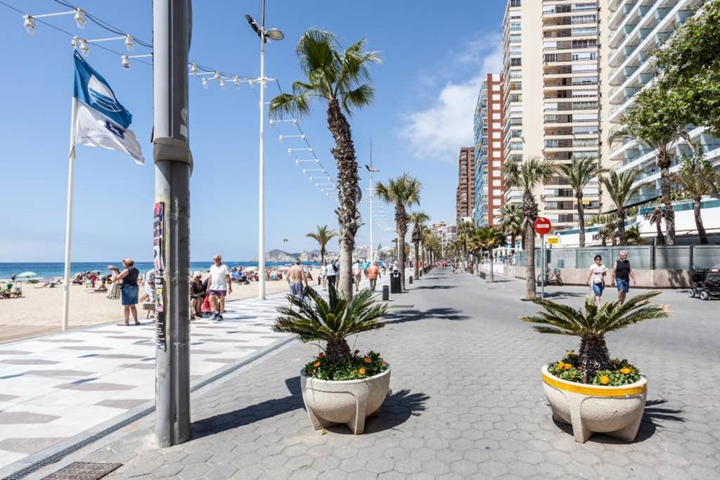 Levante Beach Front Of The Sea Estacha Benidorm Buitenkant foto