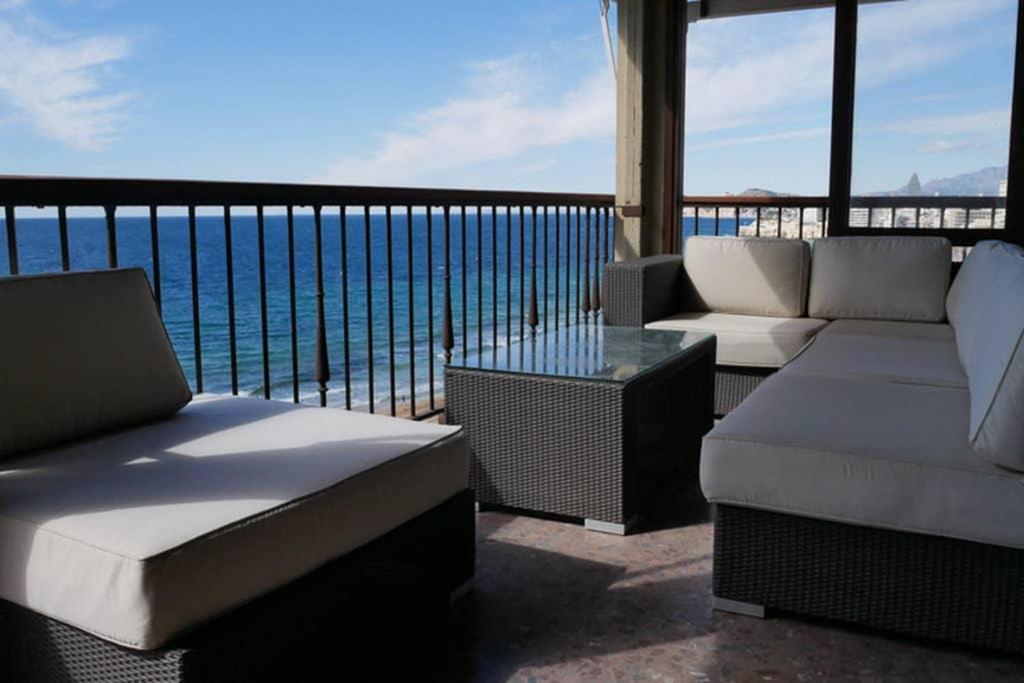 Levante Beach Front Of The Sea Estacha Benidorm Buitenkant foto